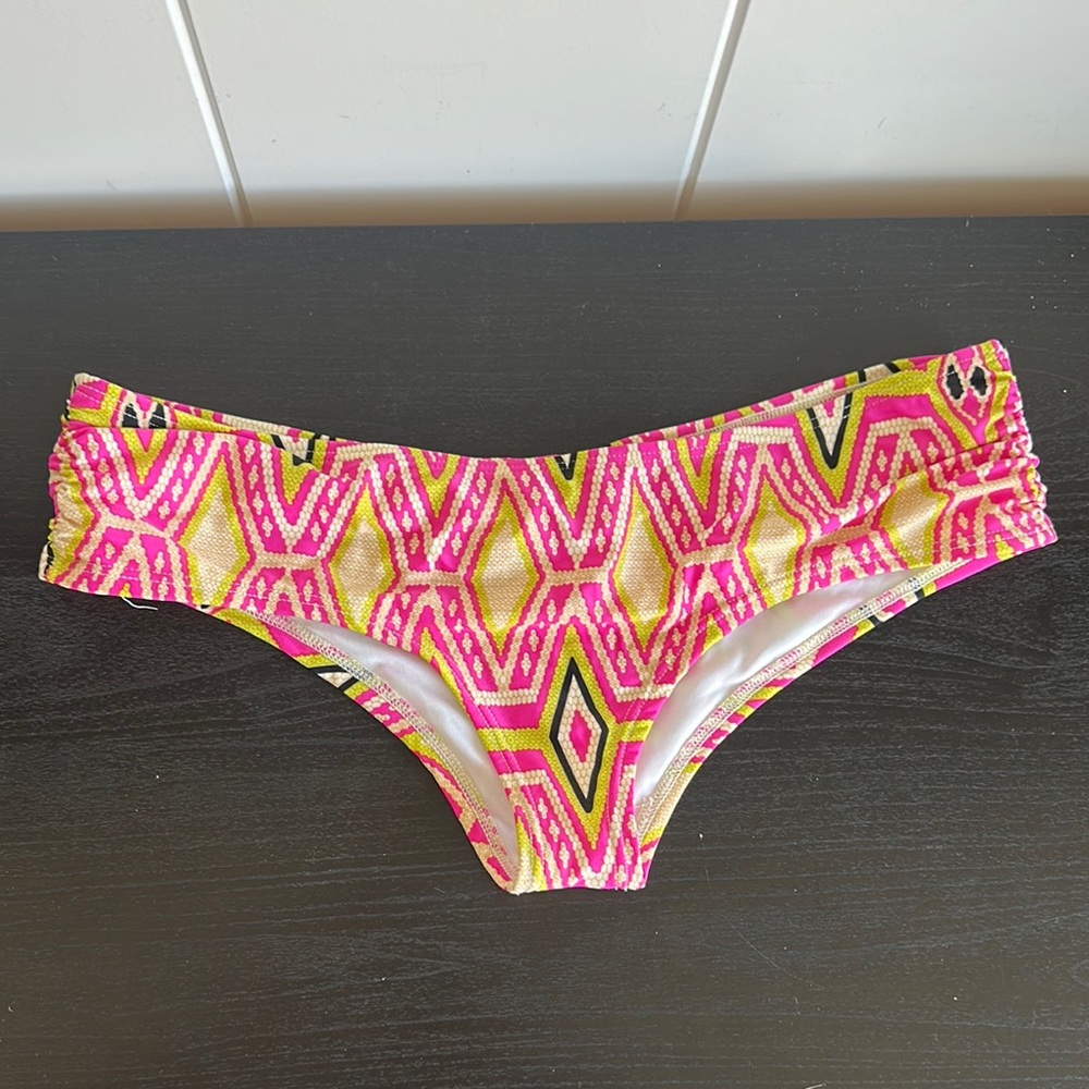 L Space cheeky bottoms!